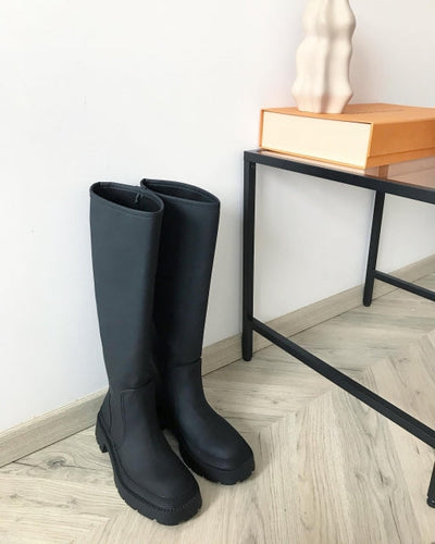 気になるロングブーツのニオイをHIBA OIL（ヒバ精油）で解消しよう！